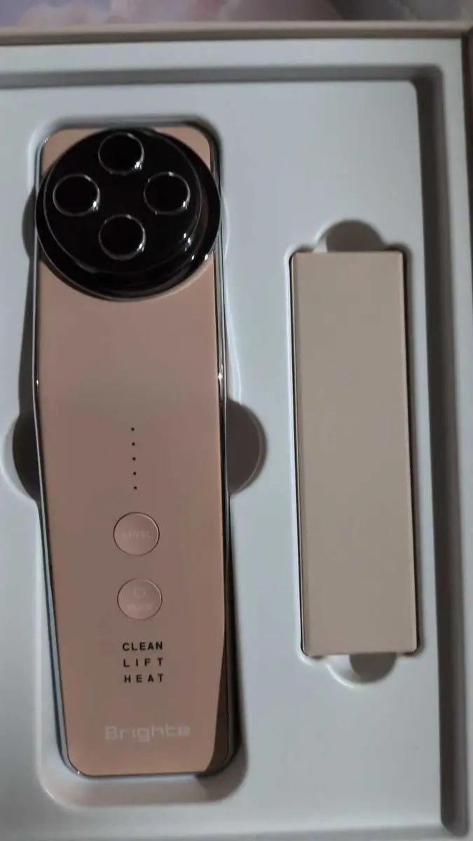 購入者が撮影したピンク本体。4つの電極面と2つのボタン